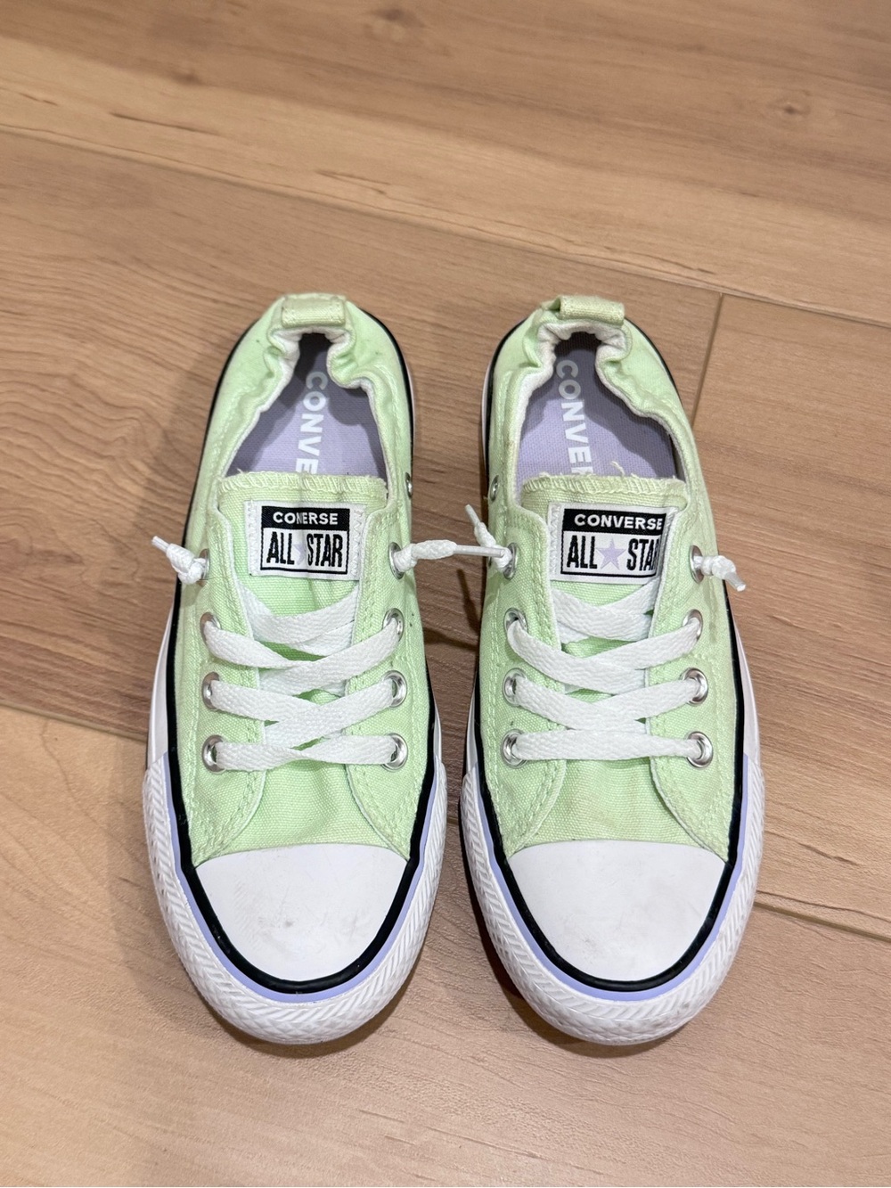 Converse women’s Light Green and White Low-Top Sneakers size 7